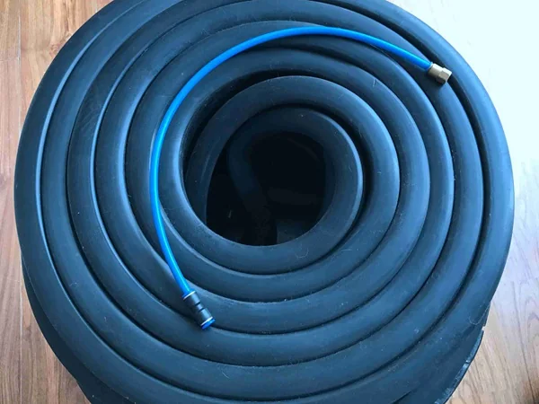 Custom inflatable seal profile and inflation valve detail - view 1 Custom inflatable seal profile and inflation valve detail, view 1