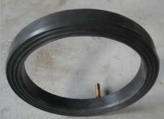 Custom inflatable seal profile and inflation valve detail - view 18 Custom inflatable seal profile and inflation valve detail, view 18
